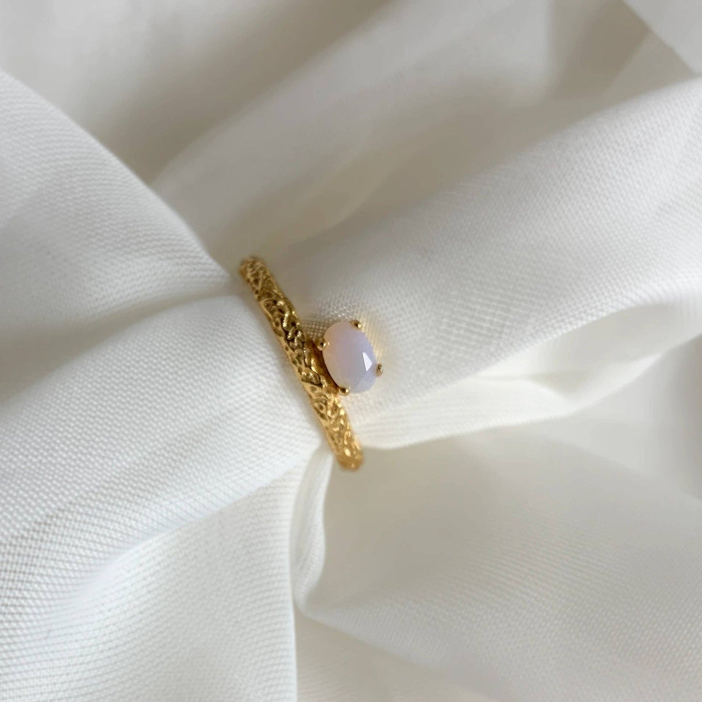 Nerissa opal ring - guld