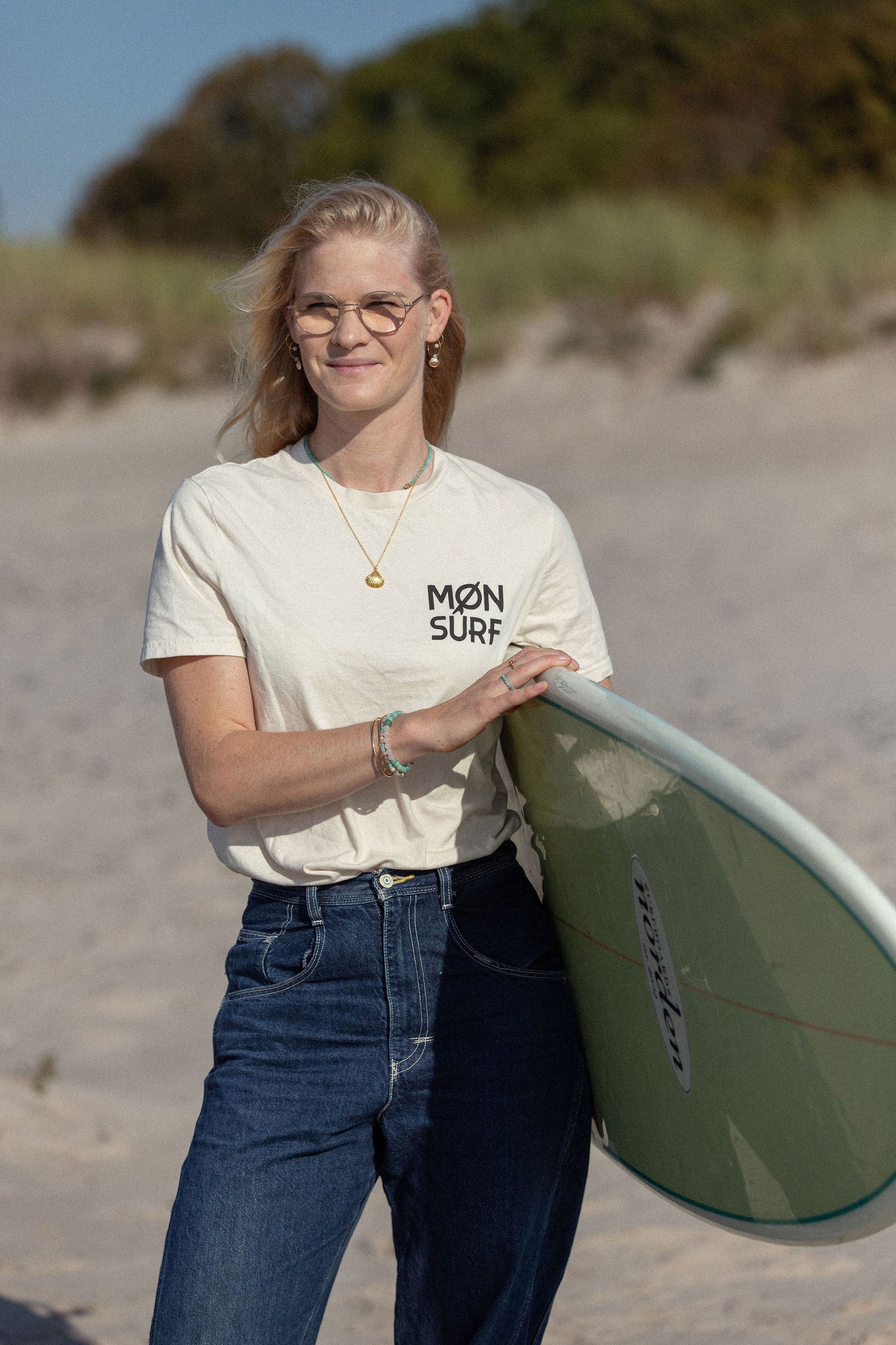 Happiness comes in waves T-Shirt